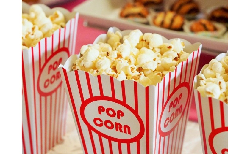 Jak zrobić popcorn w garnku lub na patelni w domu?