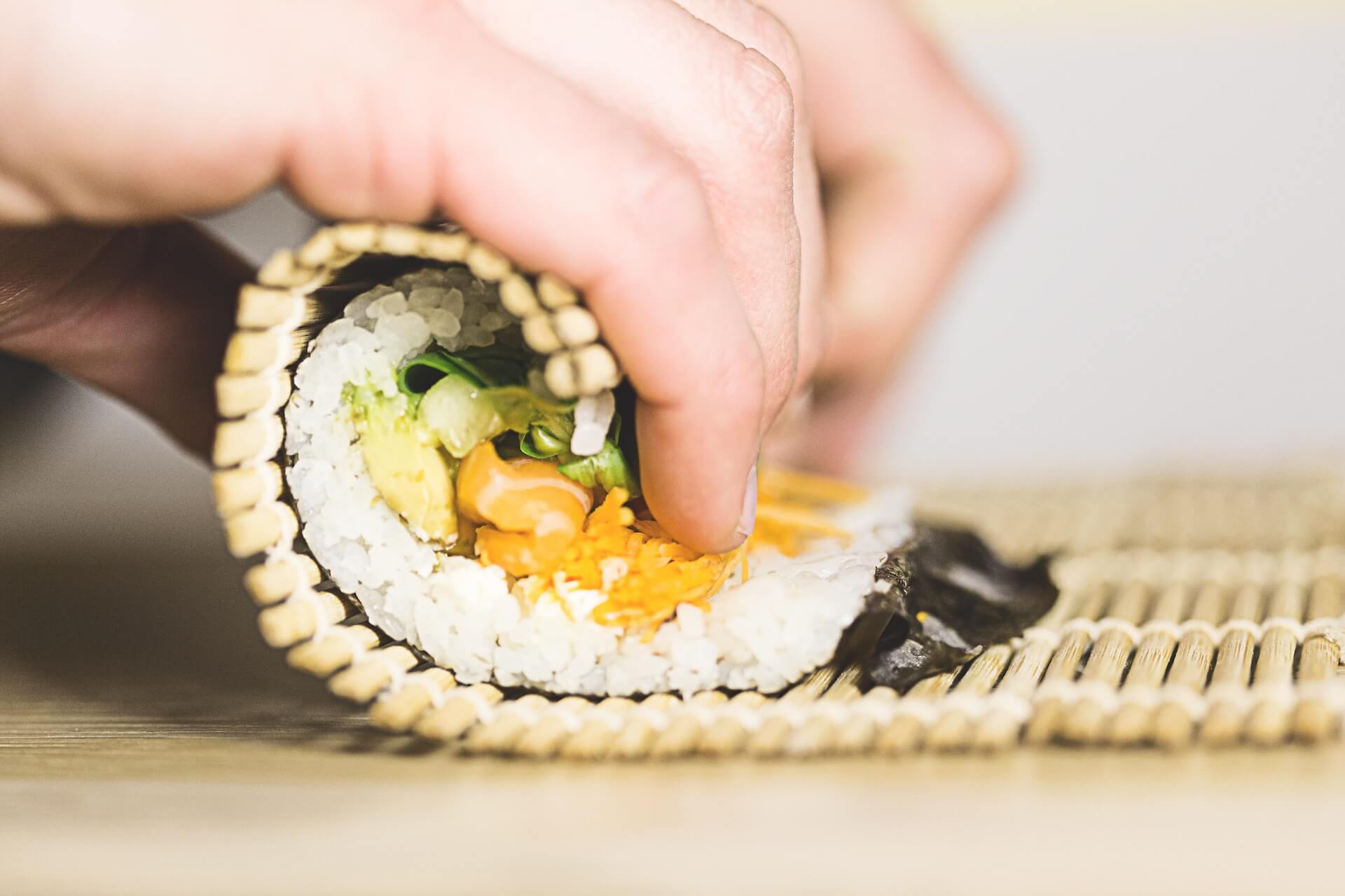 Poznaj przepis na domowe sushi