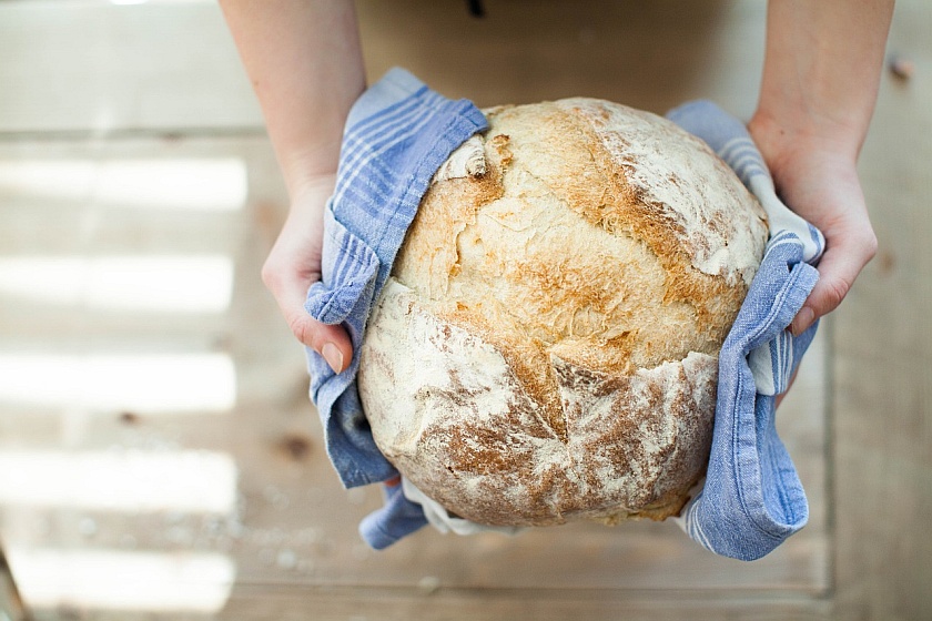 Chcesz zacząć piec chleb? Co musisz wiedzieć i czego potrzebujesz?